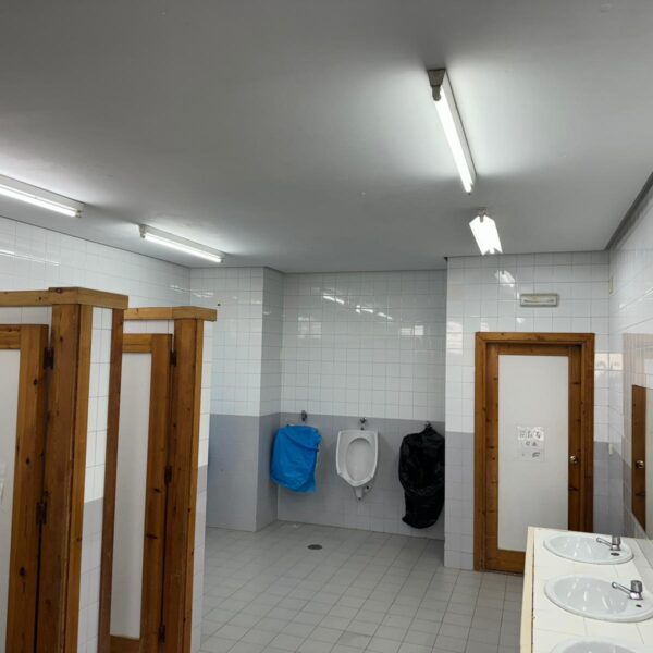 reforma-baños-colegio-cantillana5