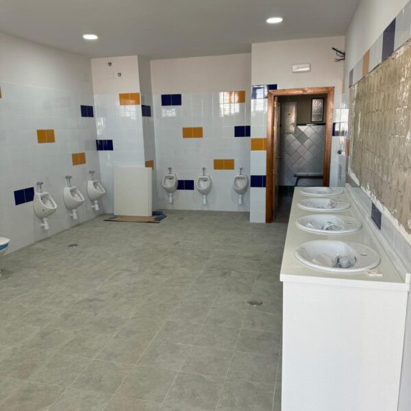 reforma-baños-colegio-cantillana6